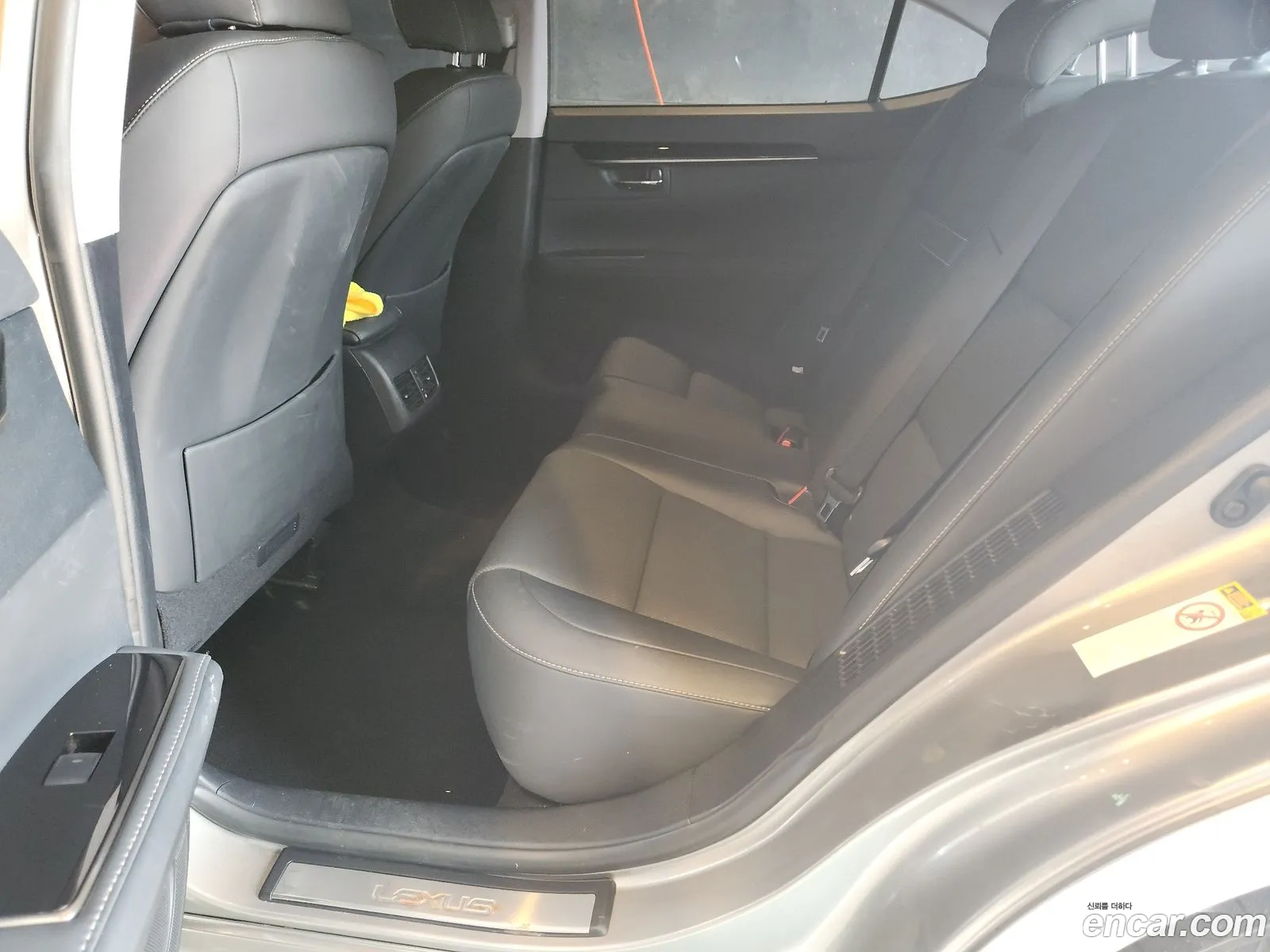 Lexus ES300h 2017 — 10