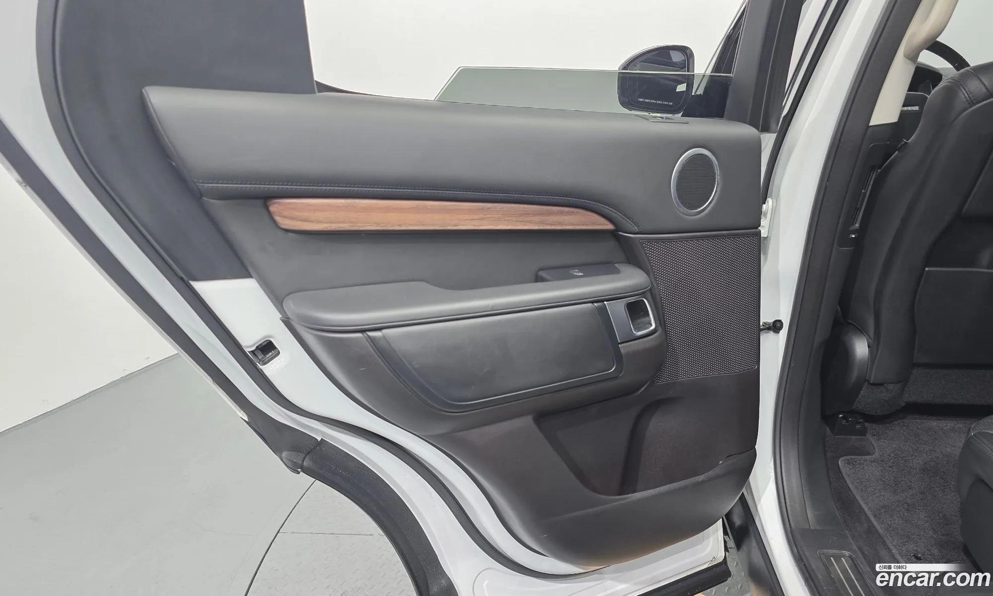 Land Rover Discovery 5 2019 — 9