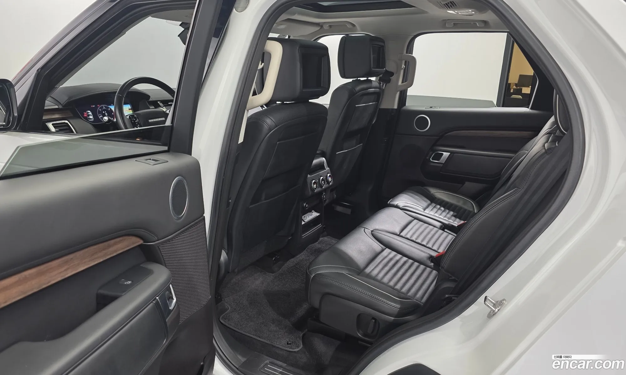 Land Rover Discovery 5 2019 — 12