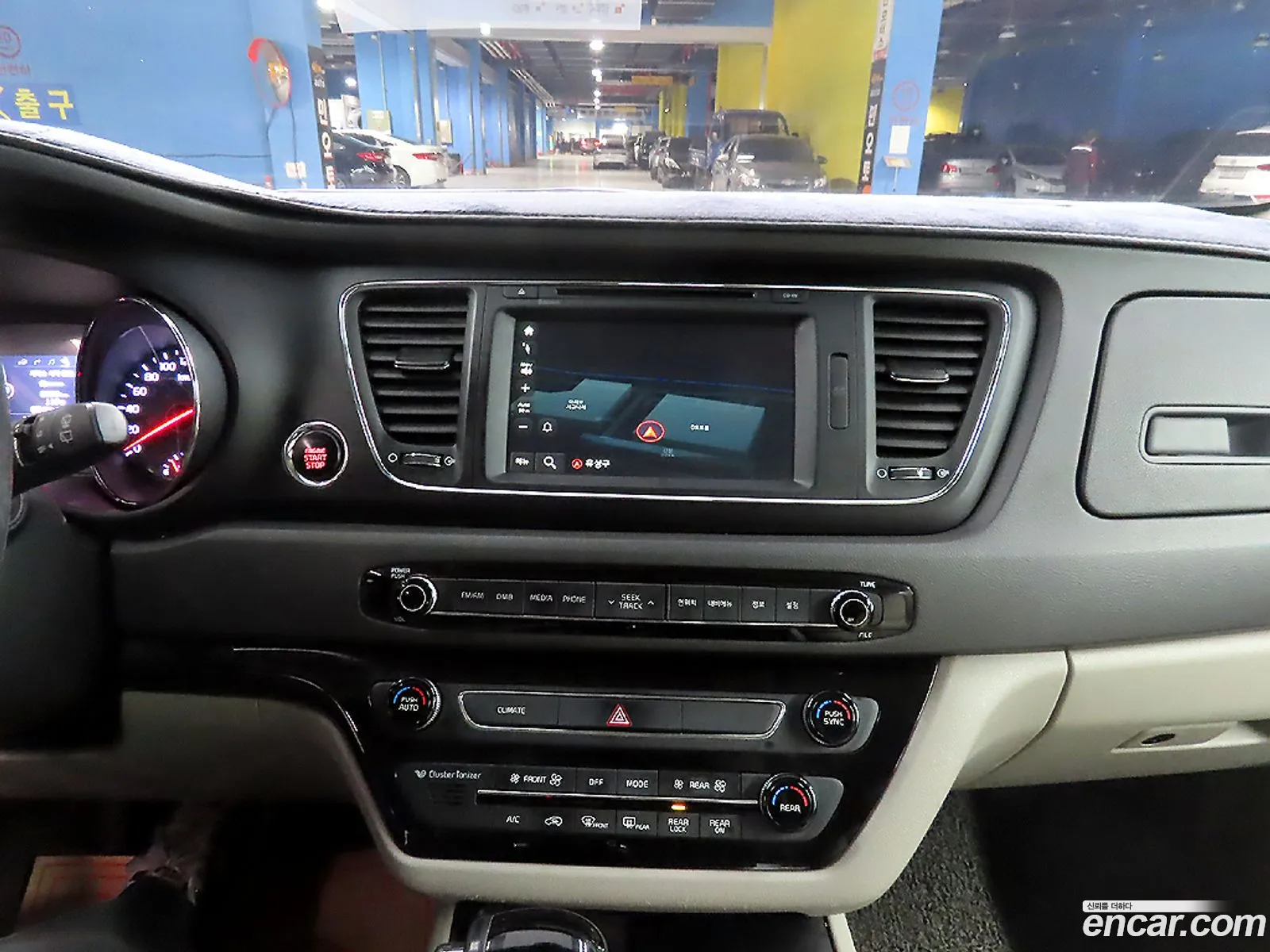 Kia Carnival 2015 — 17