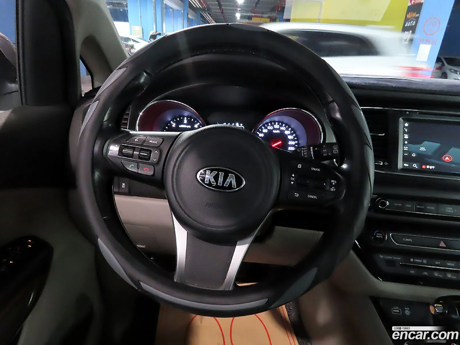 Kia Carnival 2015 — 16