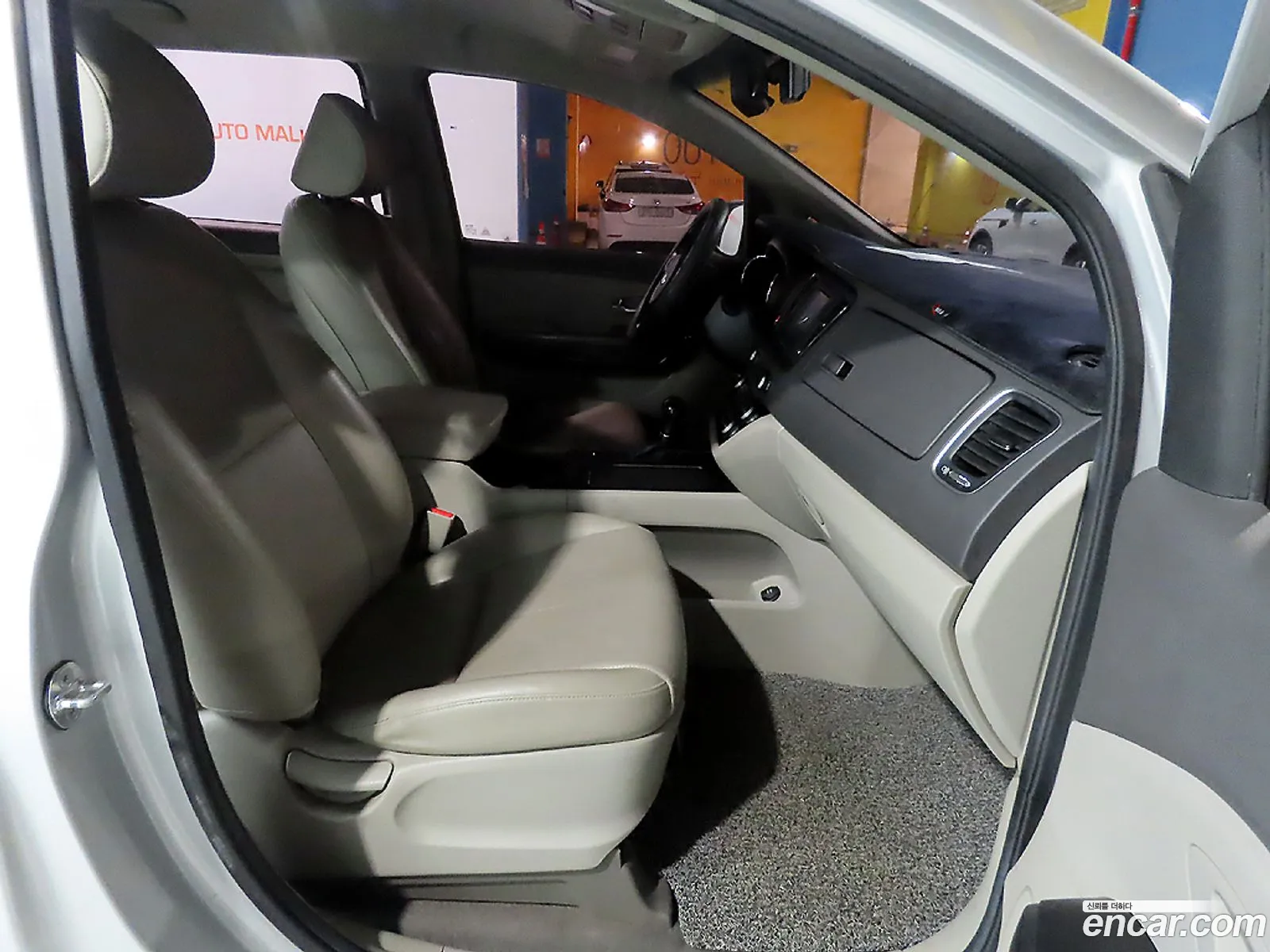Kia Carnival 2015 — 20