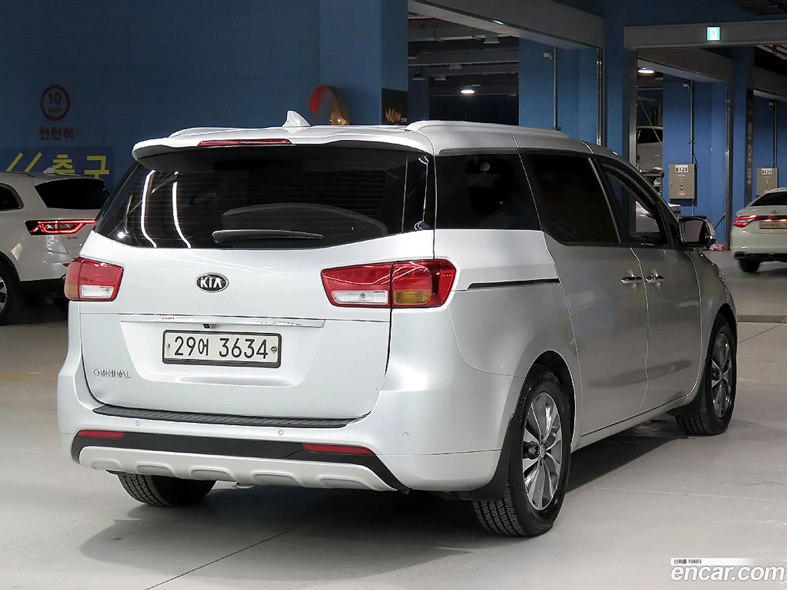 Kia Carnival 2015 — 8