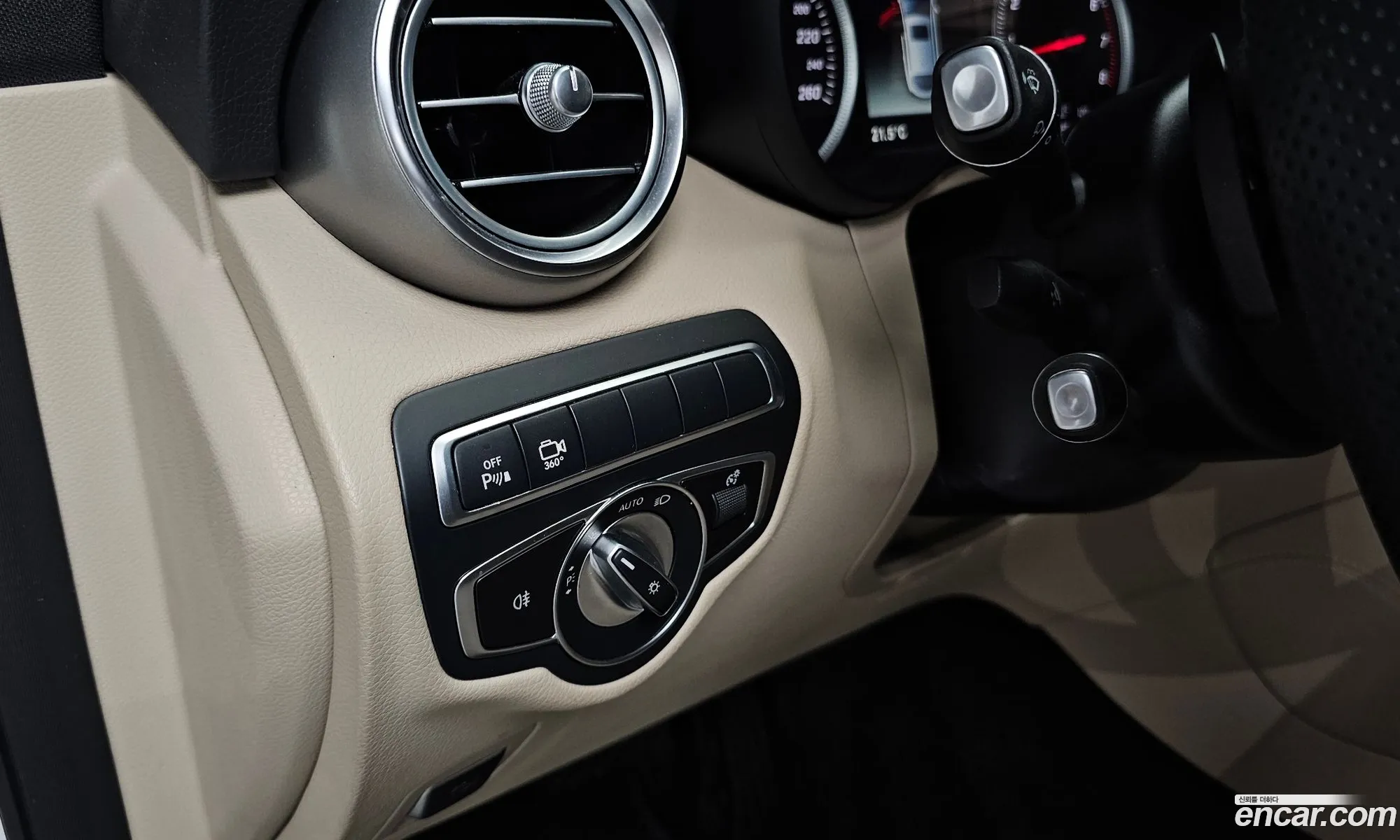 Mercedes-Benz GLC-Class X253 2019 — 26