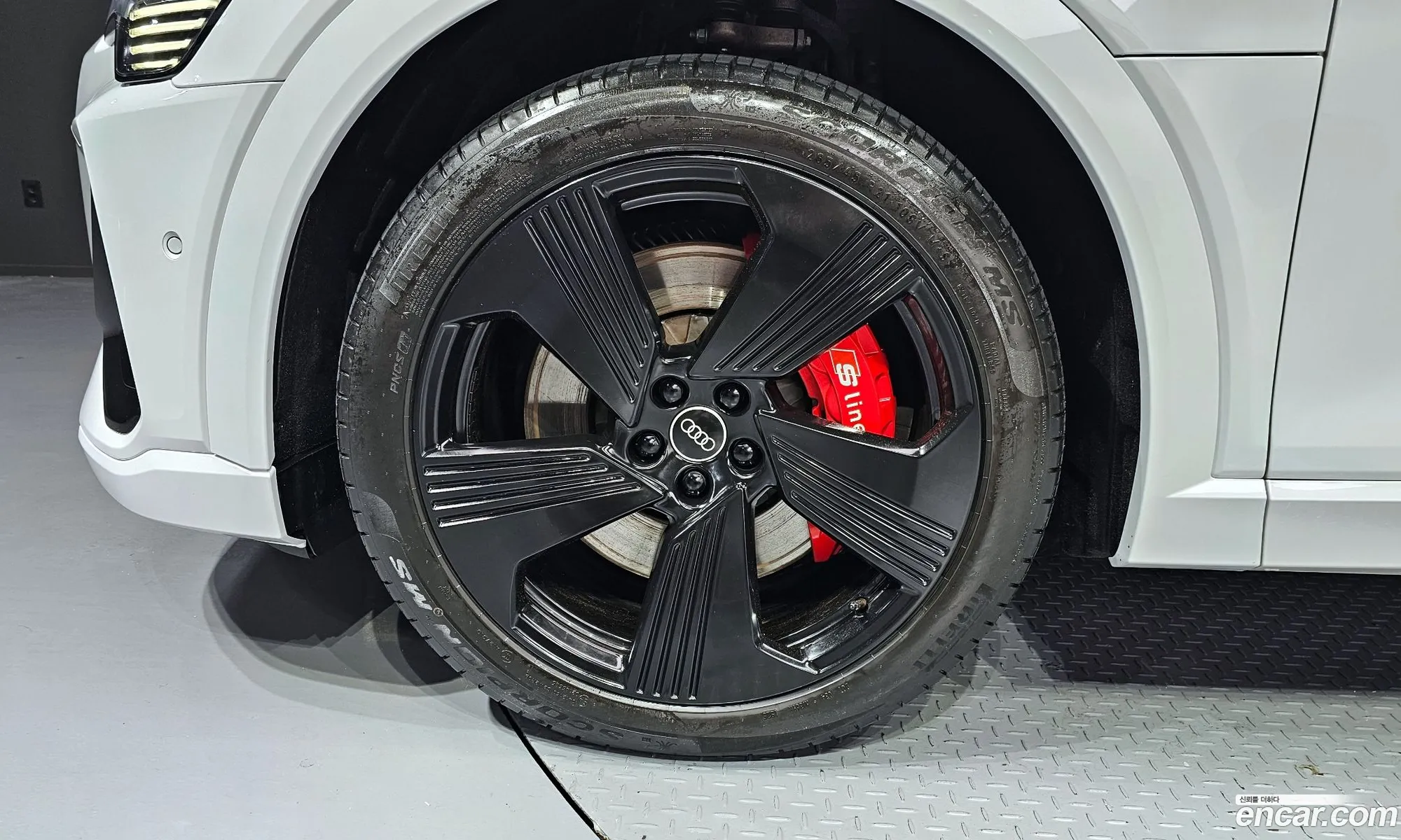 Audi e-tron 2021 WAUZZZGE5NB004637 — 11