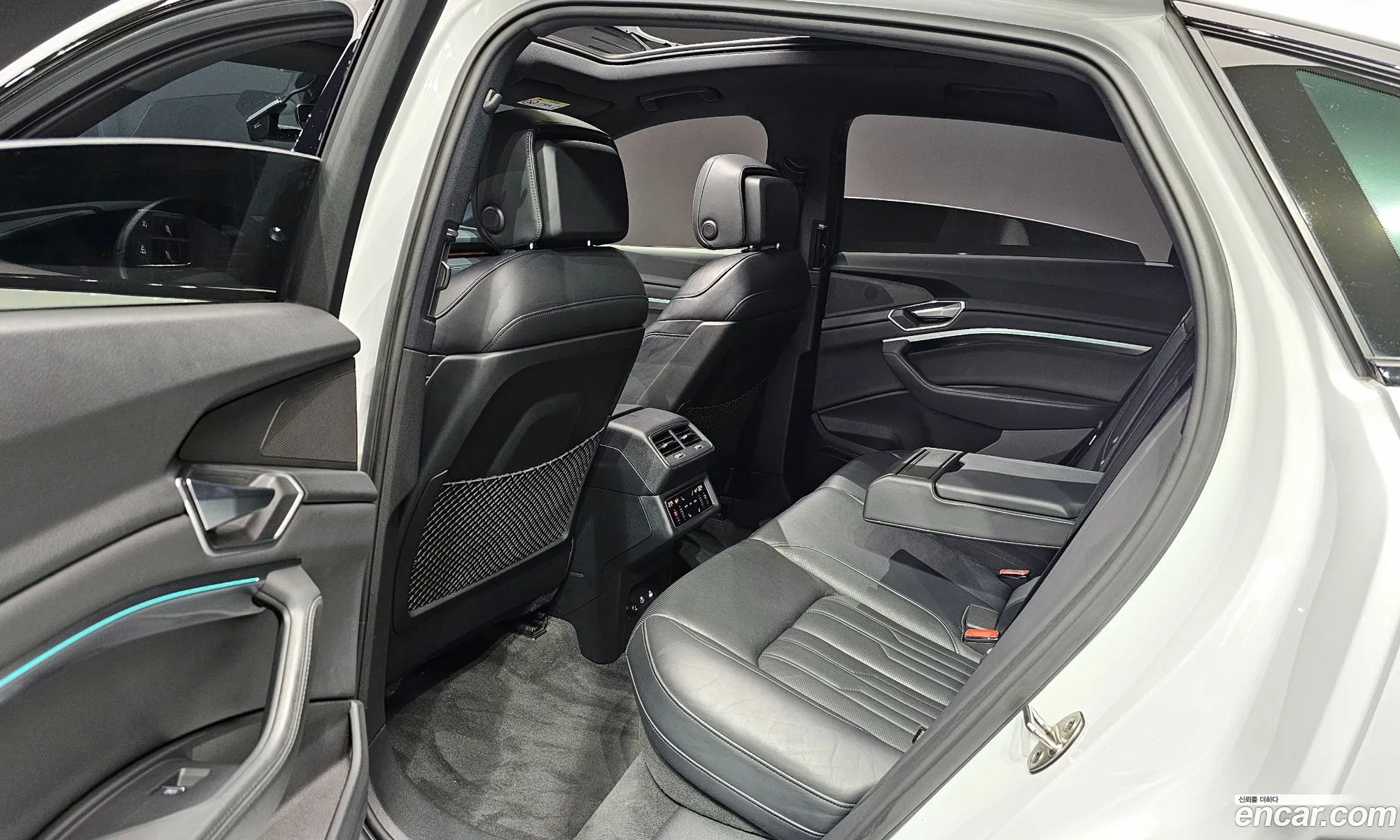 Audi e-tron 2021 WAUZZZGE5NB004637 — 4