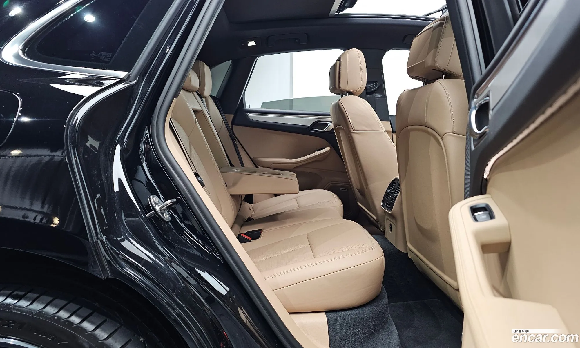 Porsche Macan 2022 WP1AG2956NLB35210 — 24