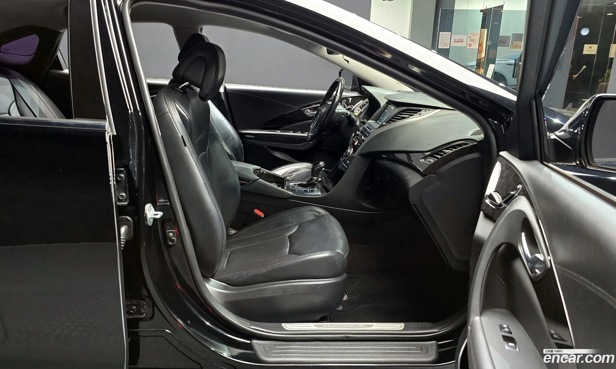 Hyundai Grandeur HG 2015 — 25