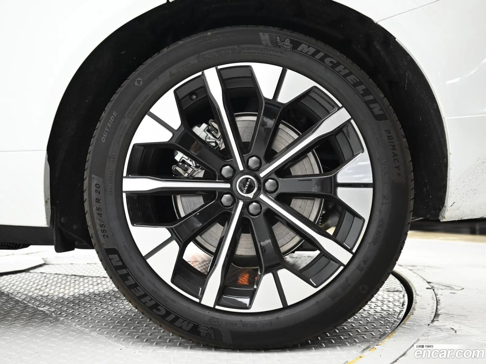 Volvo XC60 2025 — 19