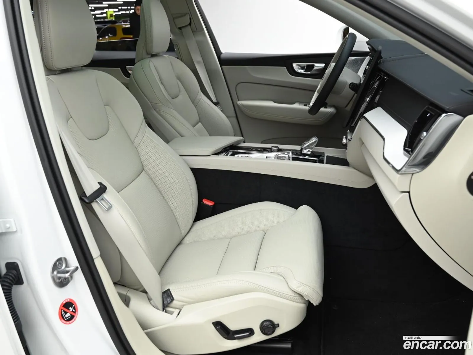 Volvo XC60 2025 — 12