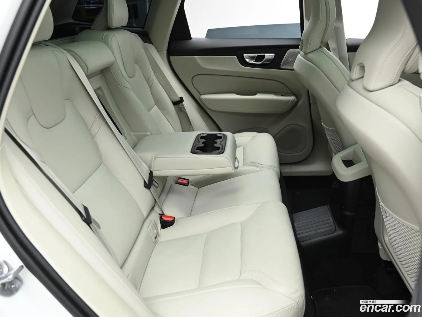 Volvo XC60 2025 — 17
