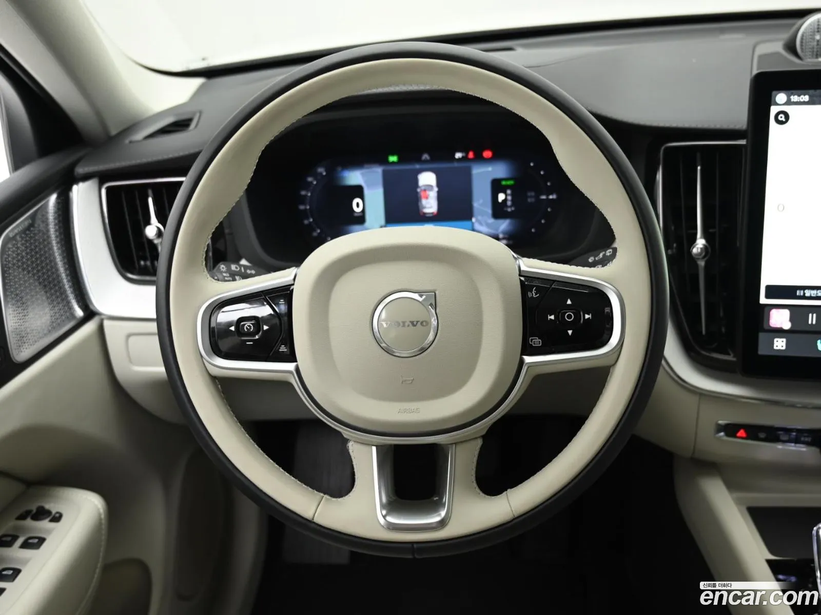 Volvo XC60 2025 — 2