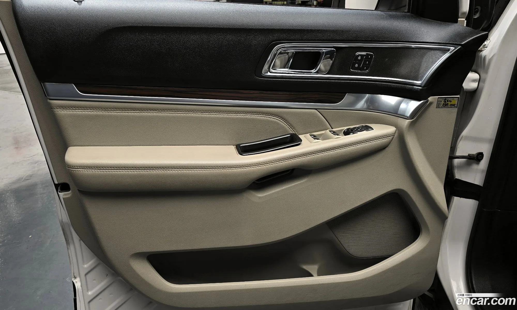 Ford Explorer 2018 1FM5K8FH1JGB23984 — 27