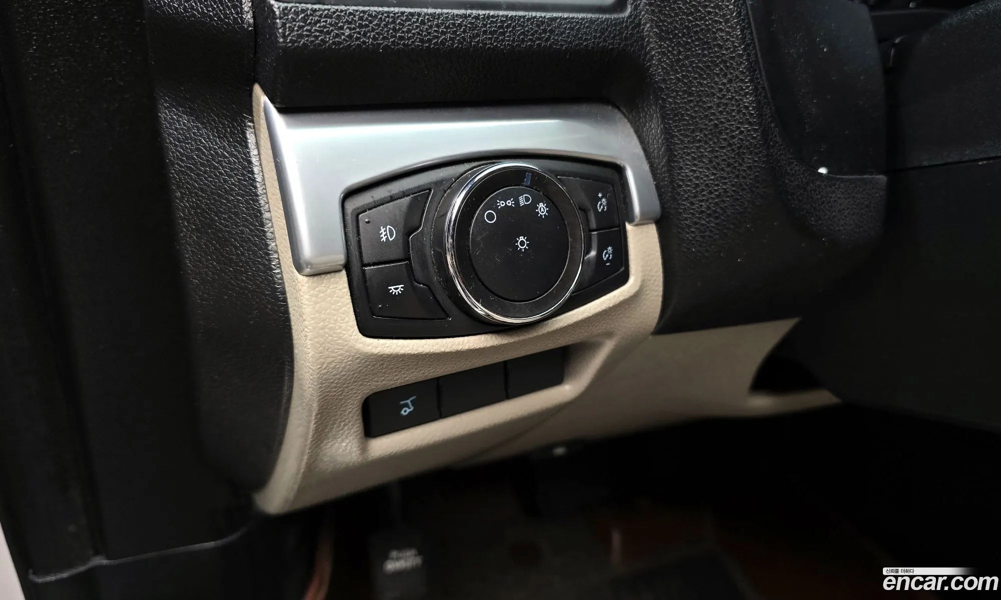 Ford Explorer 2018 1FM5K8FH1JGB23984 — 32