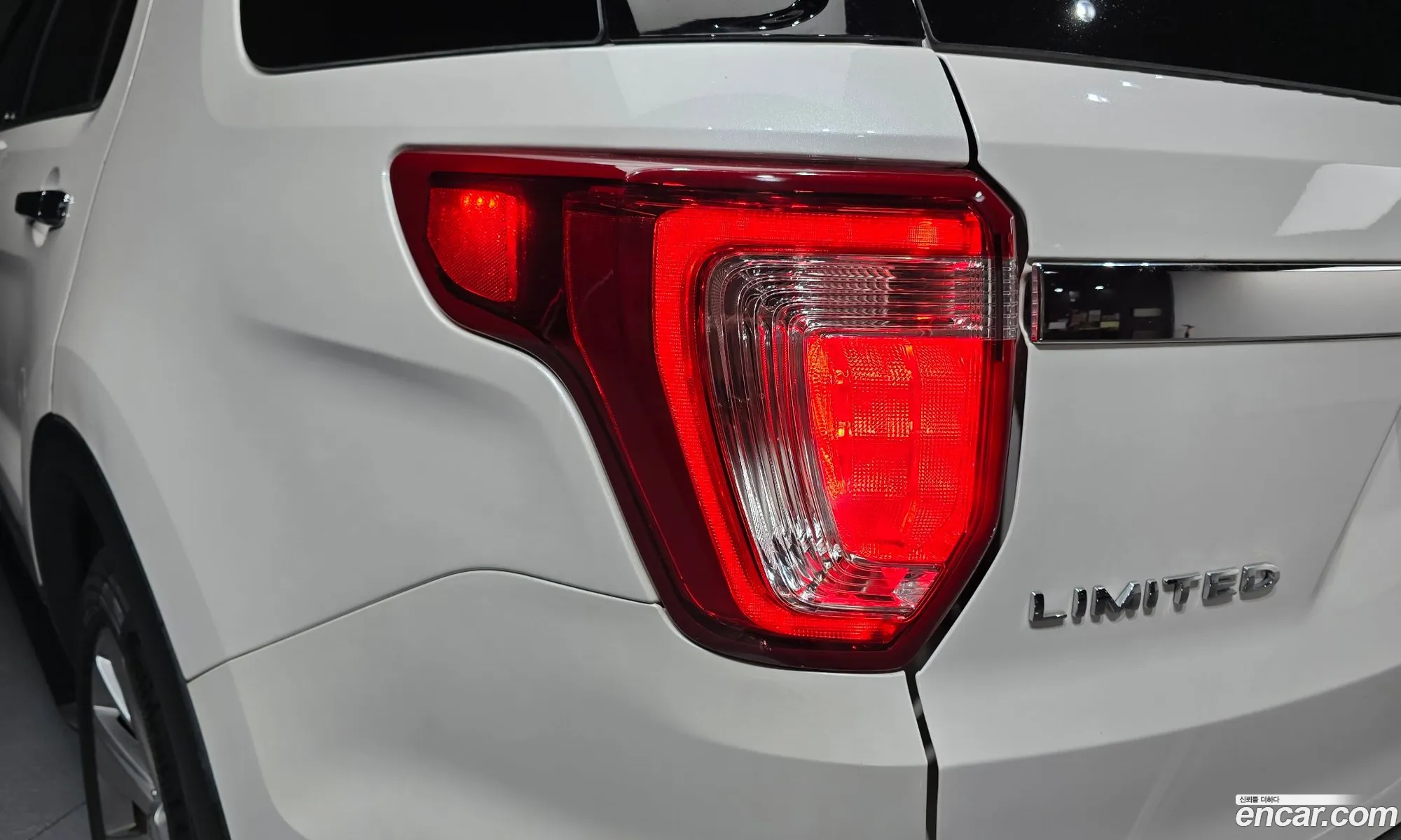 Ford Explorer 2018 1FM5K8FH1JGB23984 — 19