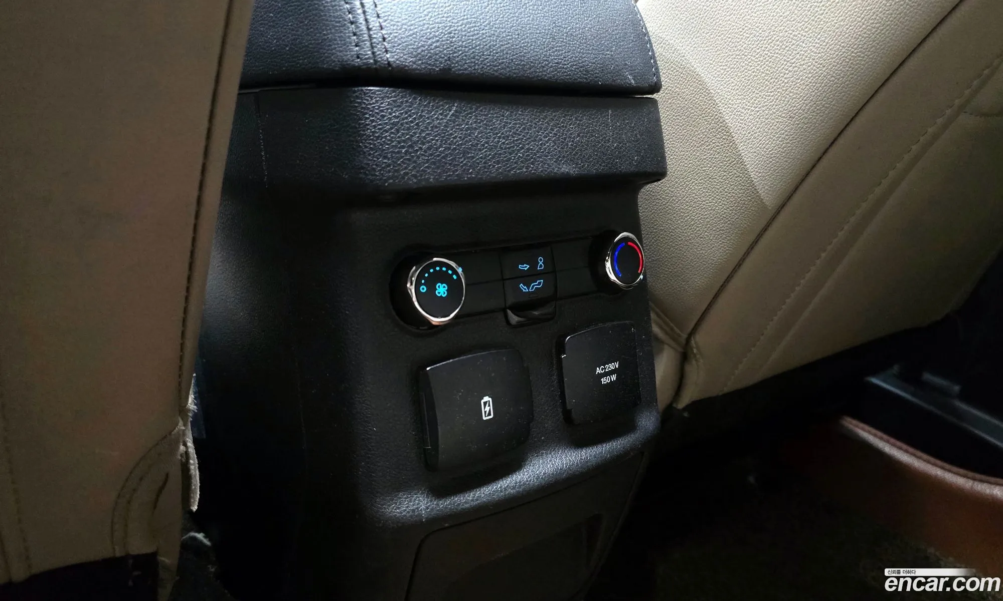 Ford Explorer 2018 1FM5K8FH1JGB23984 — 33