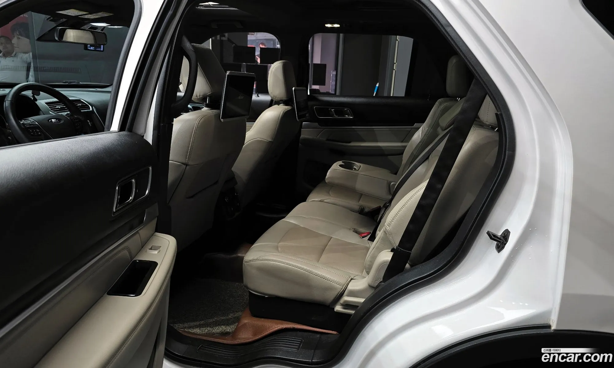 Ford Explorer 2018 1FM5K8FH1JGB23984 — 26