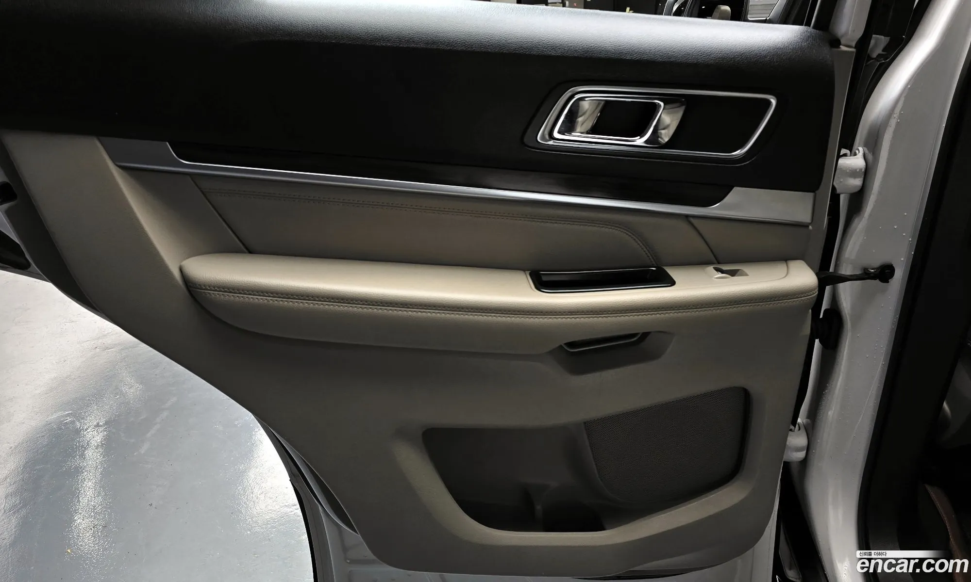 Ford Explorer 2018 1FM5K8FH1JGB23984 — 25