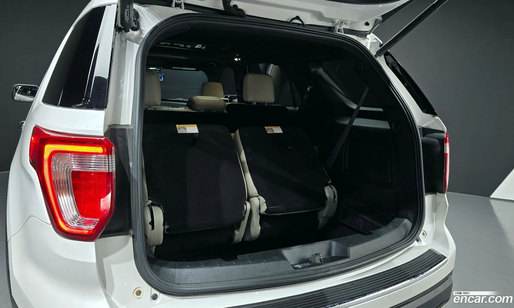 Ford Explorer 2018 1FM5K8FH1JGB23984 — 5