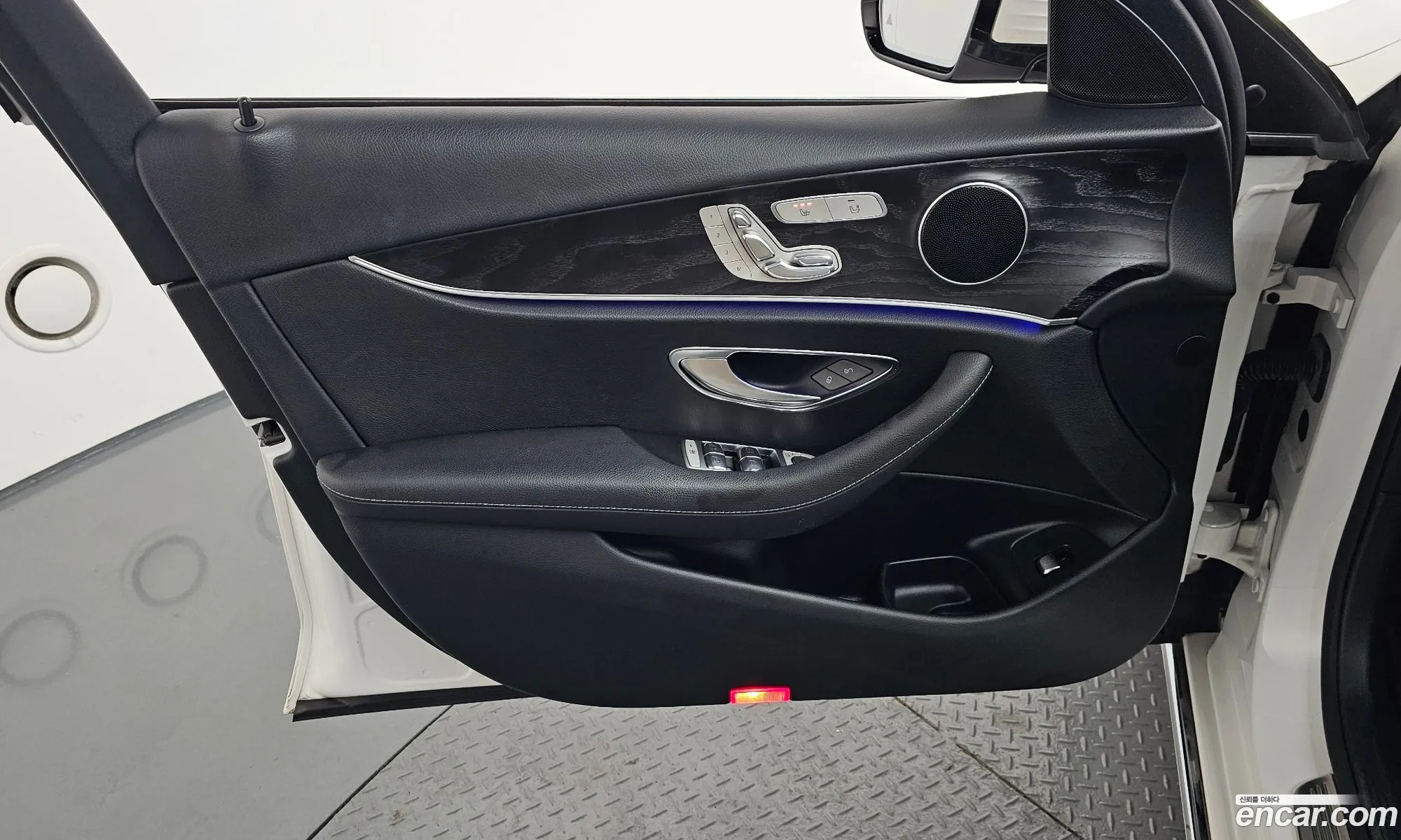 Mercedes-Benz E-Class W213 2017 WDDZF0EB4HA276449 — 10