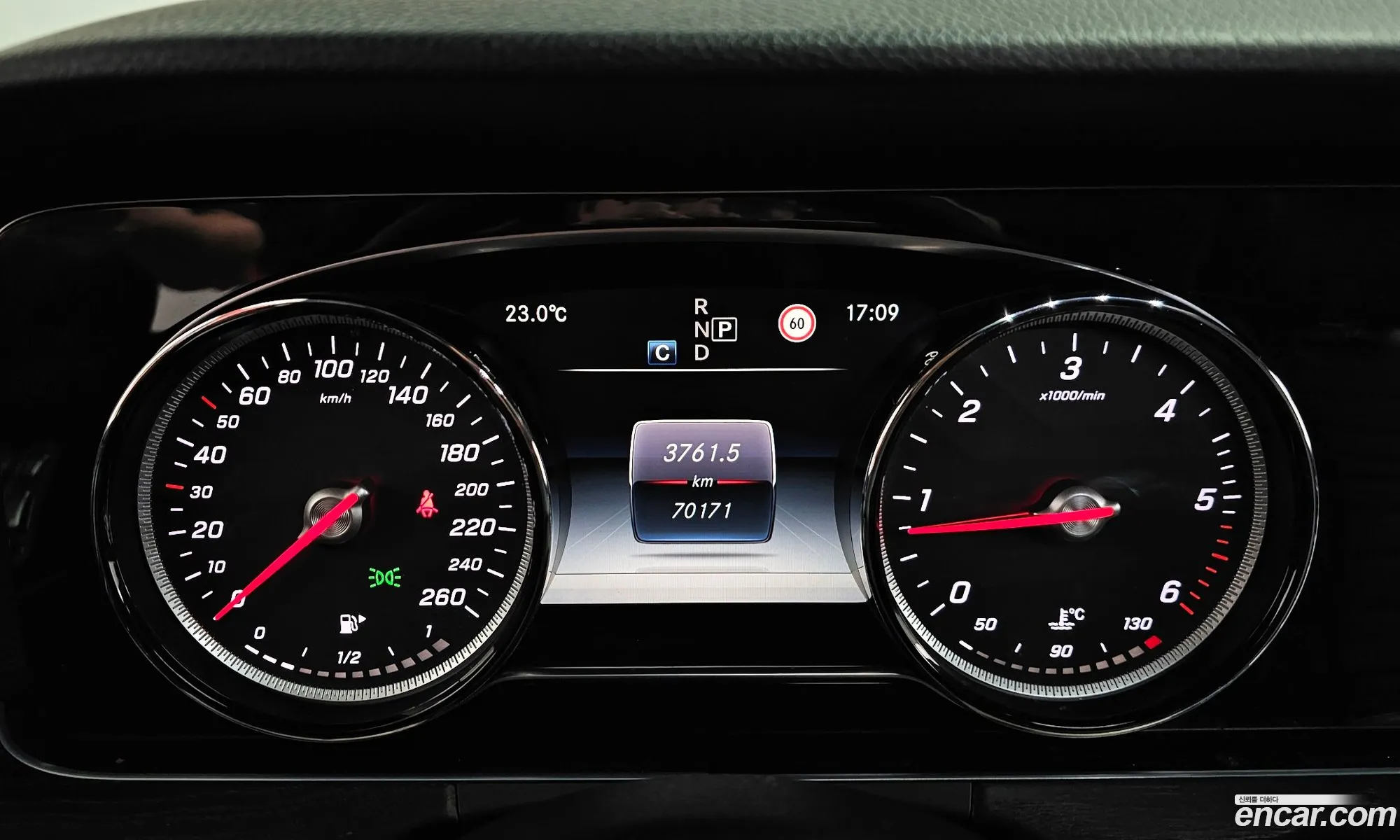 Mercedes-Benz E-Class W213 2017 WDDZF0EB4HA276449 — 17