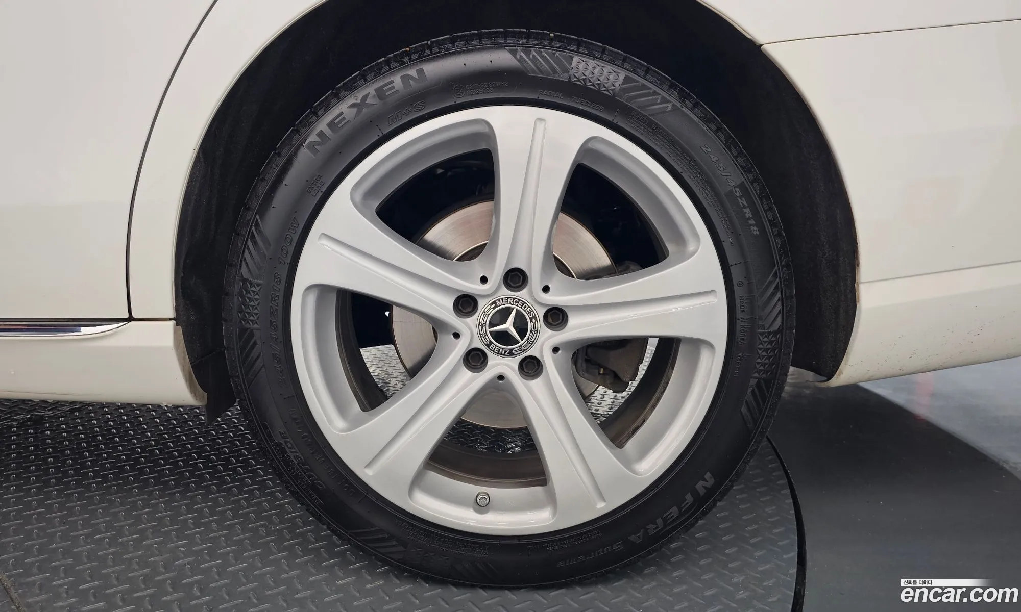 Mercedes-Benz E-Class W213 2017 WDDZF0EB4HA276449 — 29