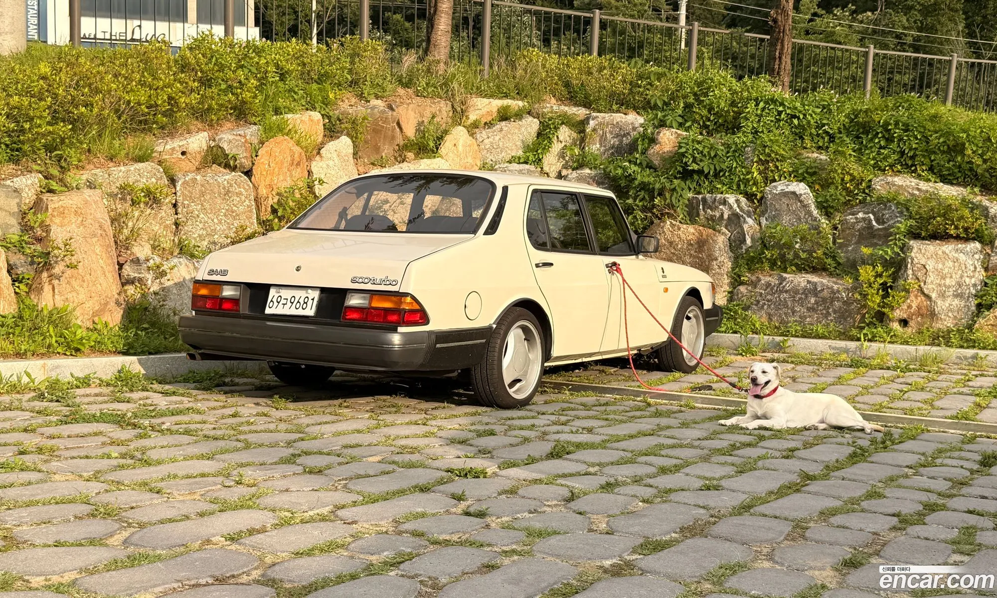 Saab 900