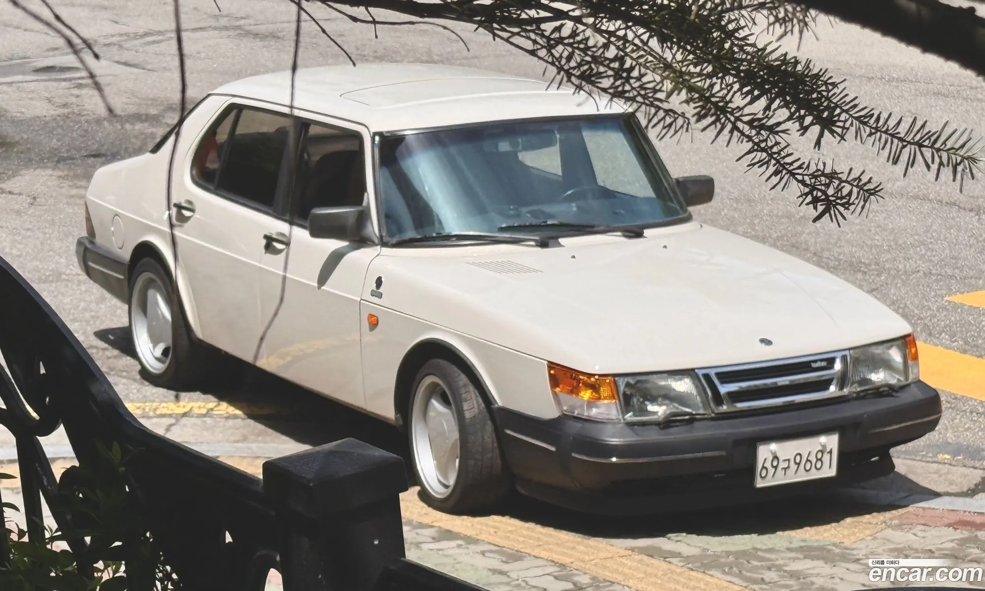 Saab 900