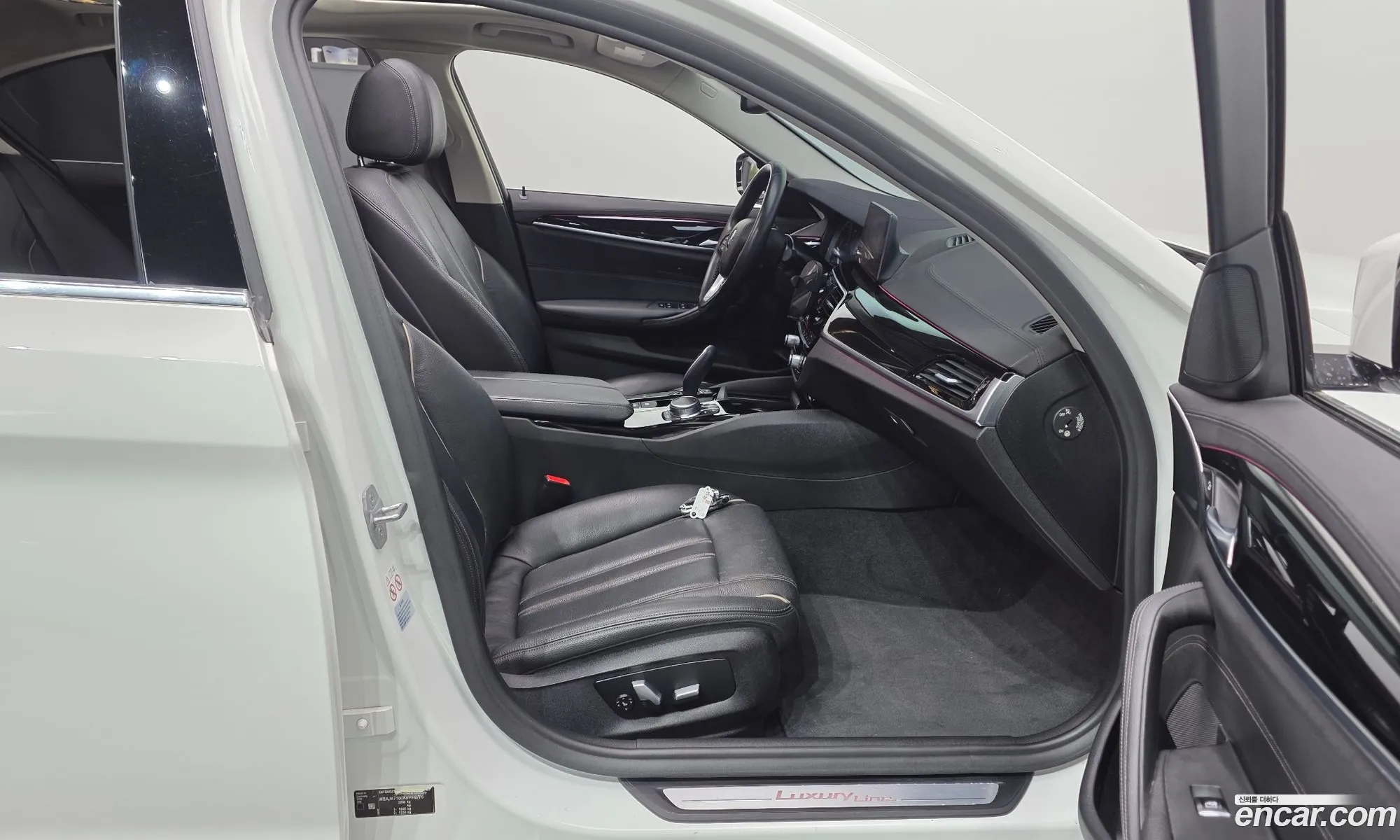 BMW 5 Series 2019 WBAJK7100KBP74176 — 2