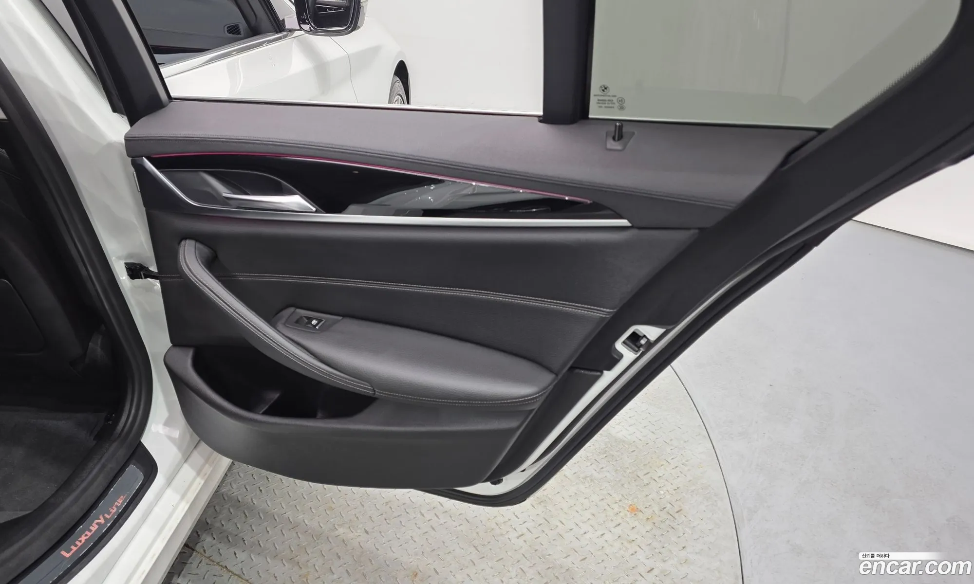 BMW 5 Series 2019 WBAJK7100KBP74176 — 27
