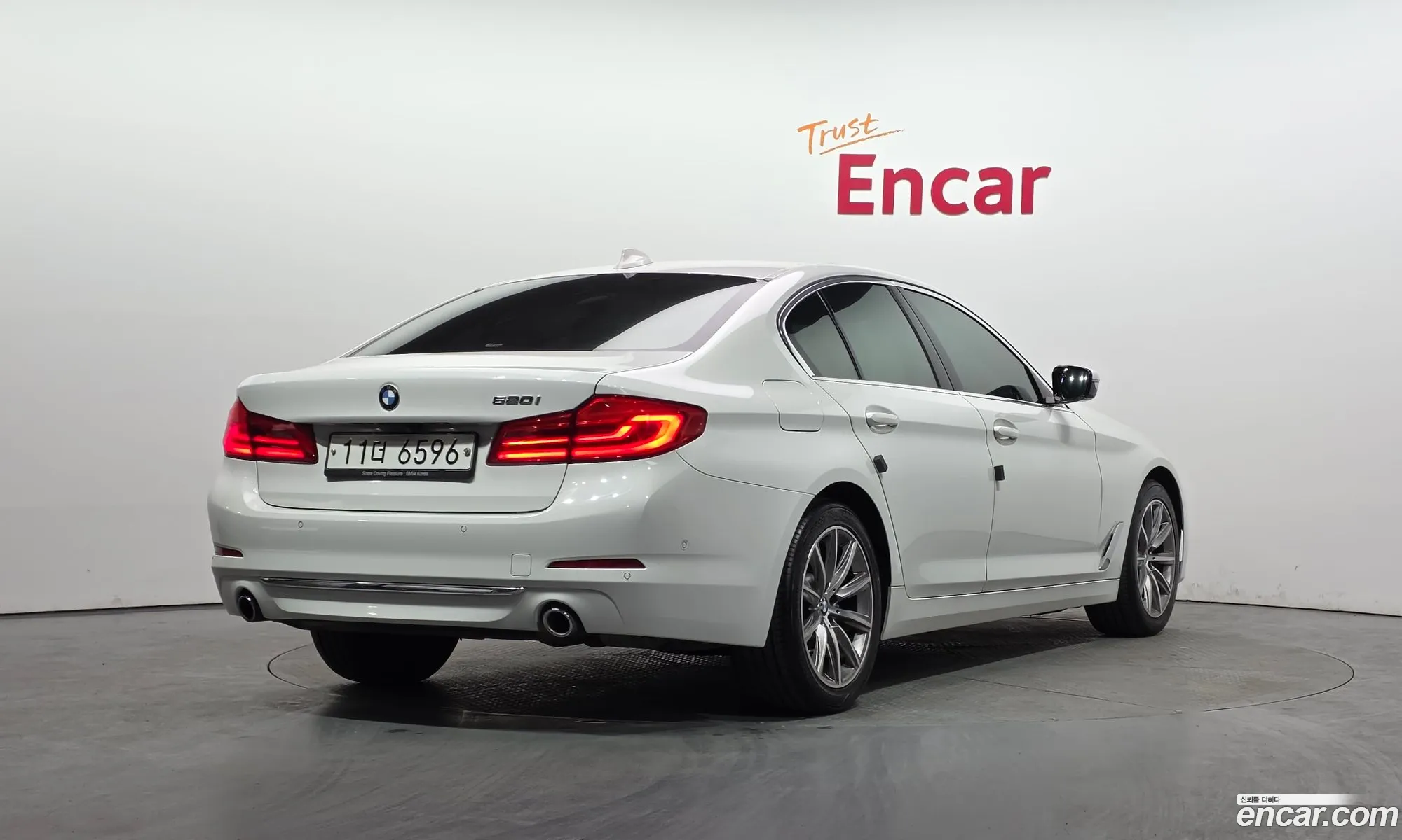 BMW 5 Series 2019 WBAJK7100KBP74176 — 7