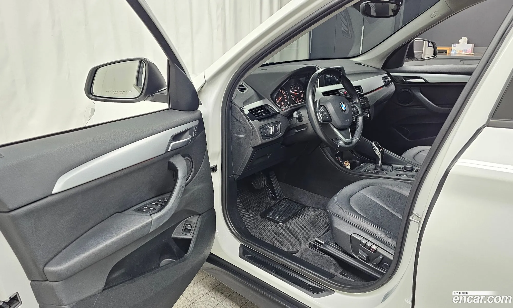 BMW X1 2018 WBAJJ110XJEF61493 — 4