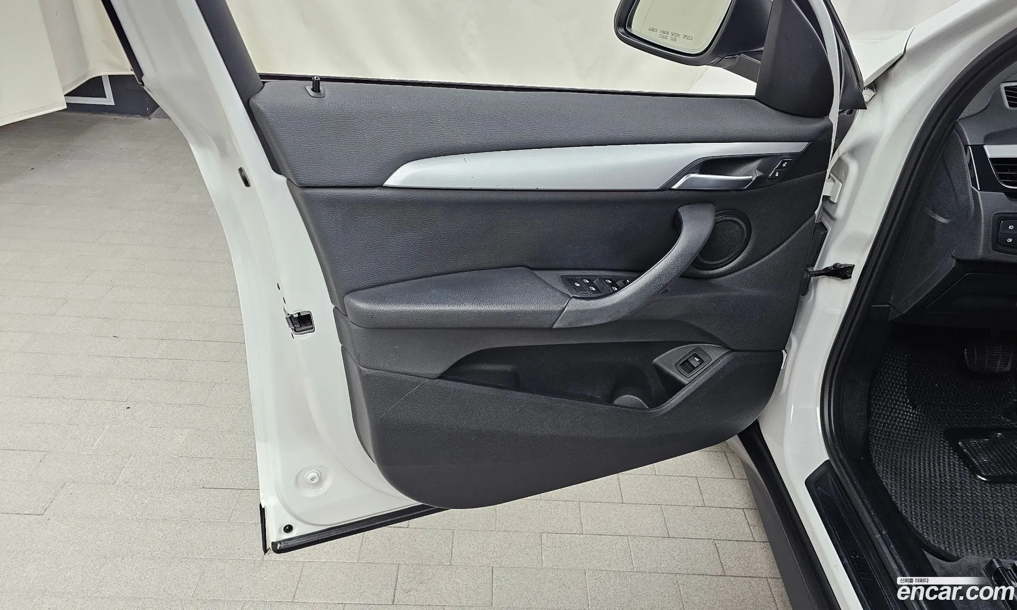 BMW X1 2018 WBAJJ110XJEF61493 — 27