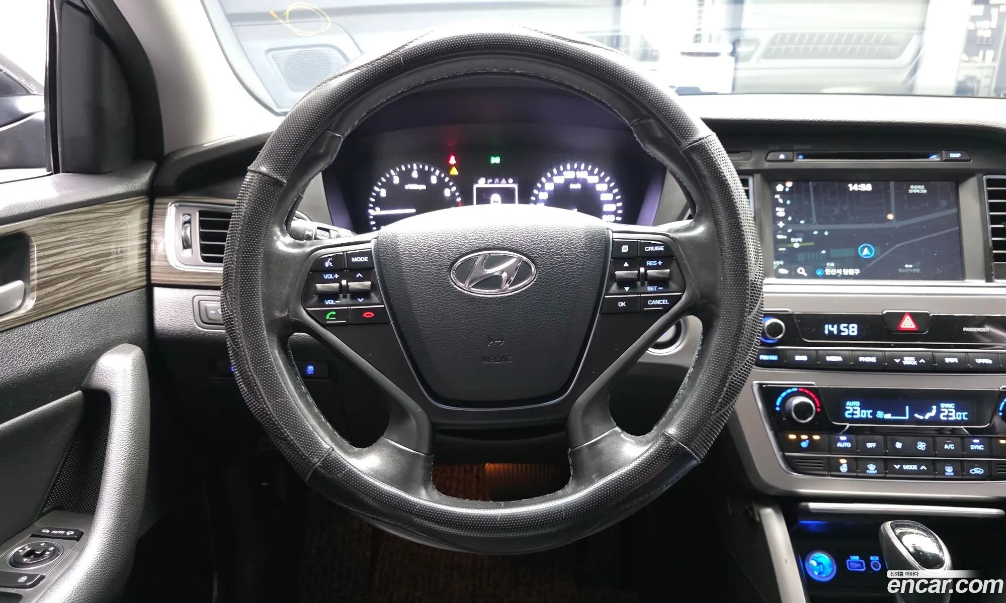 Hyundai LF Sonata 2015 — 19