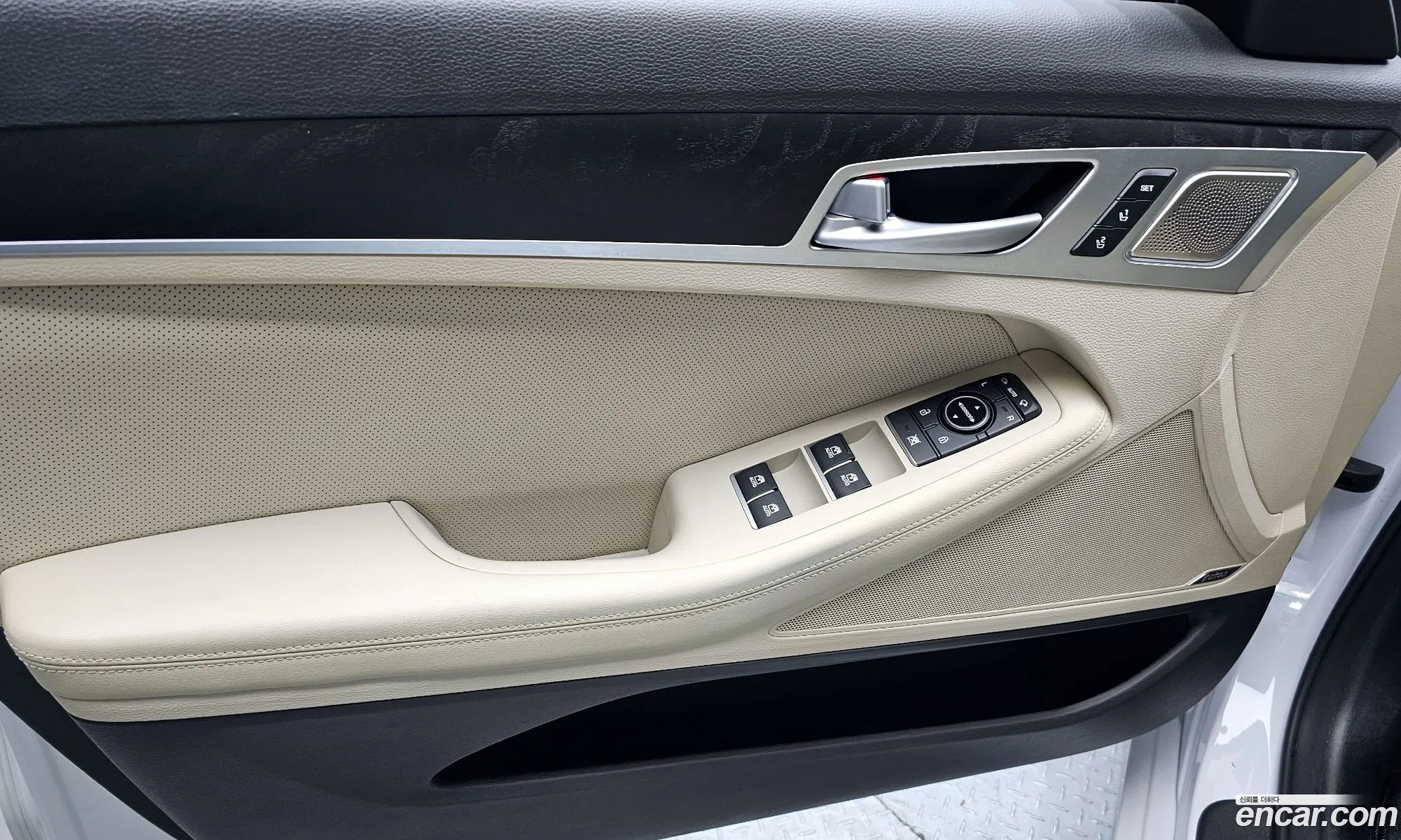 Genesis G80 2018 — 19