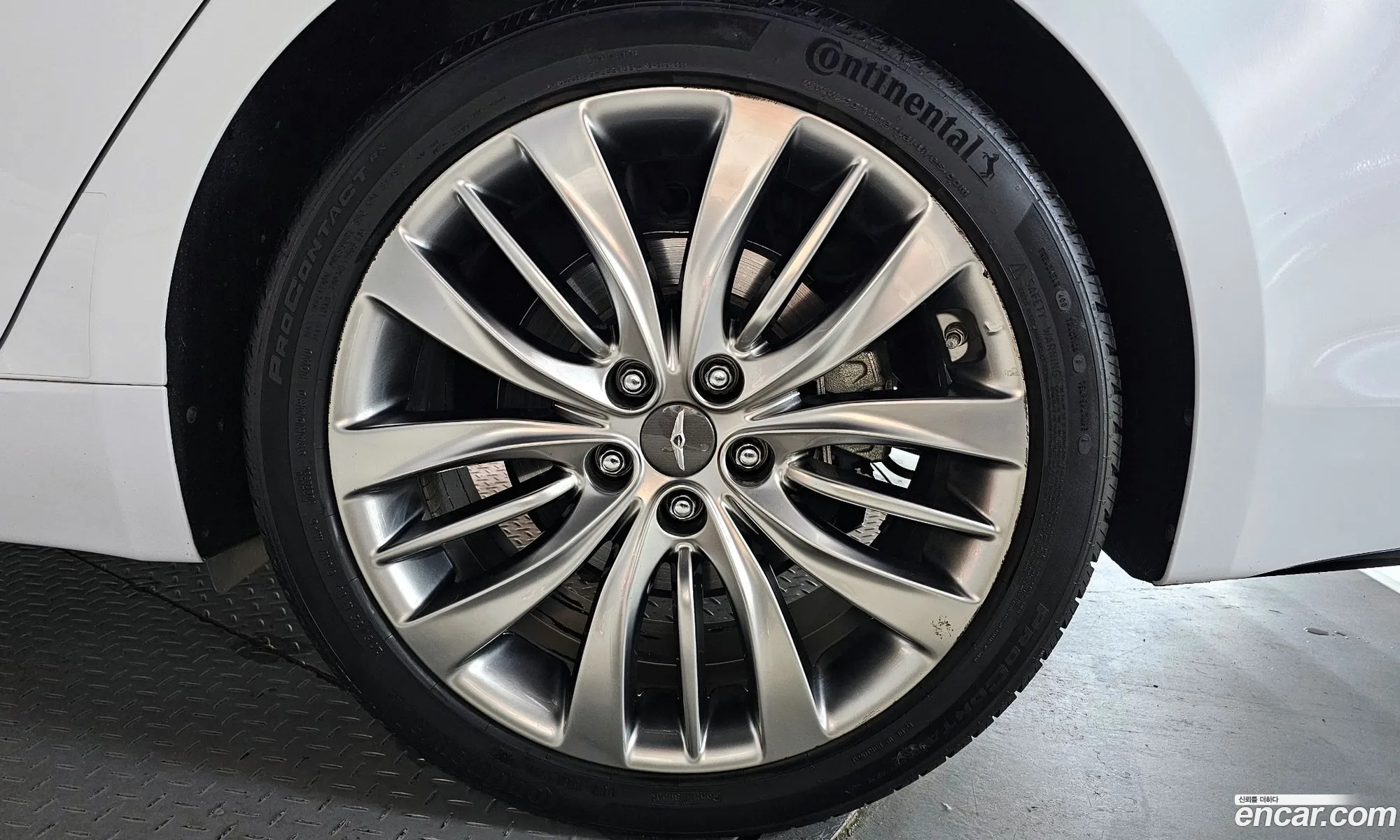 Genesis G80 2018 — 26