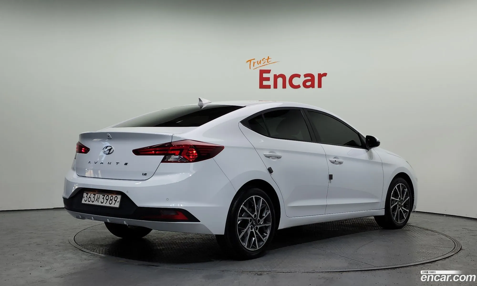 Hyundai Elantra AD 2020 — 10
