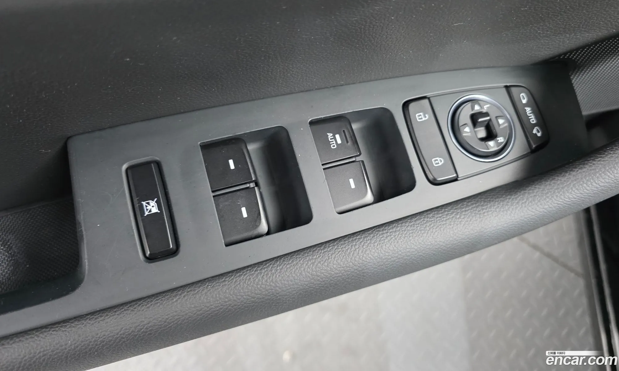Hyundai LF Sonata 2016 — 18