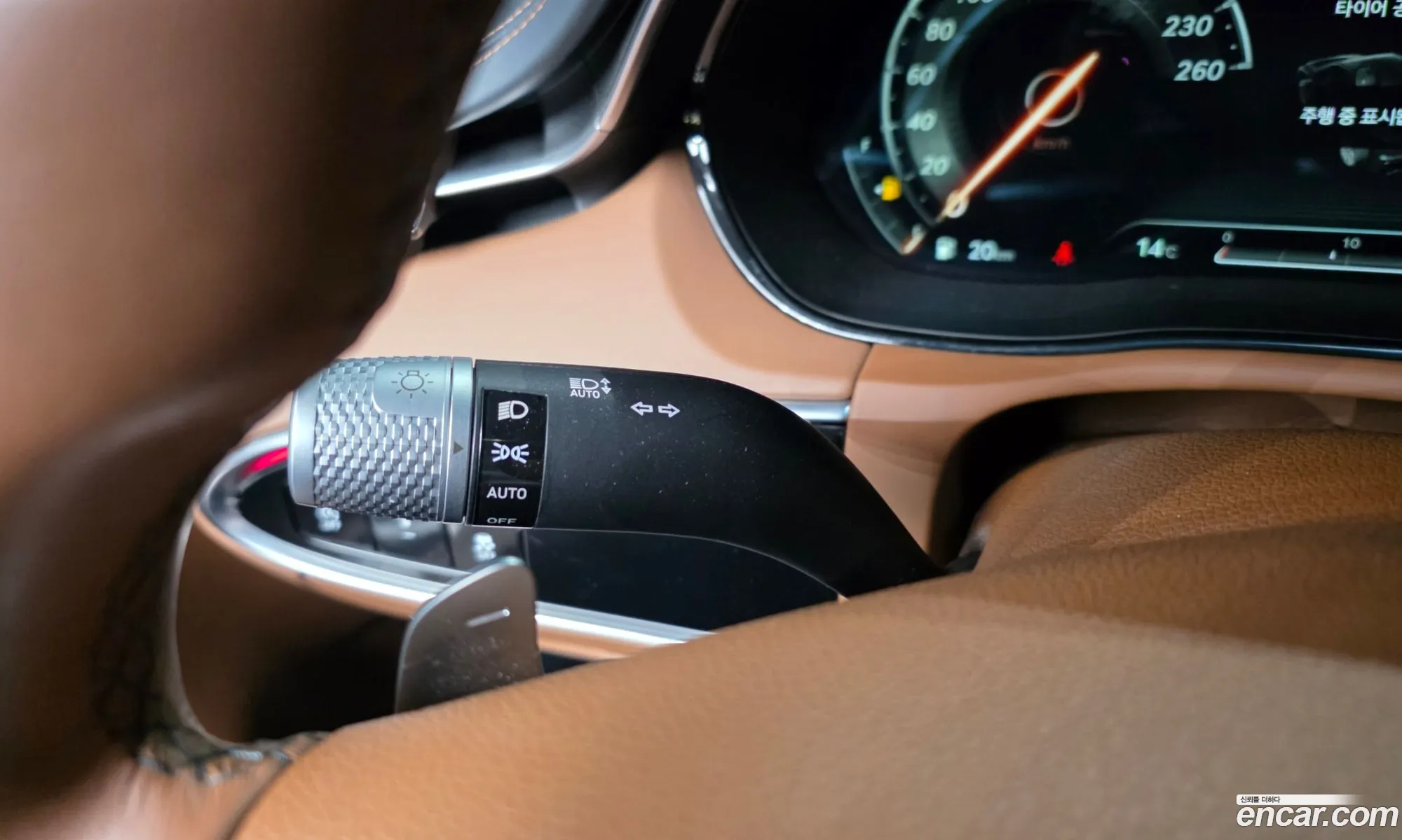 Genesis GV70 2022 — 25