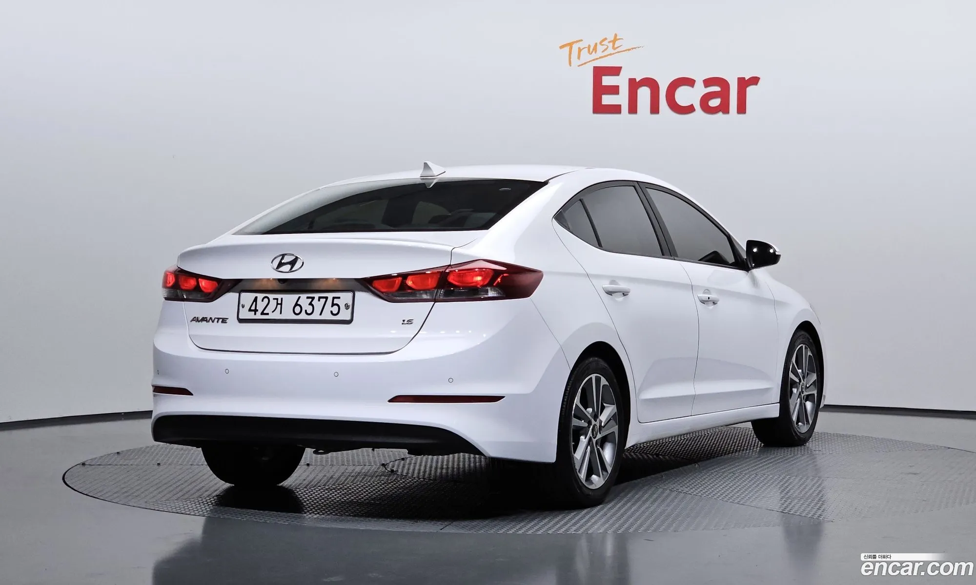 Hyundai Elantra AD 2018 — 12