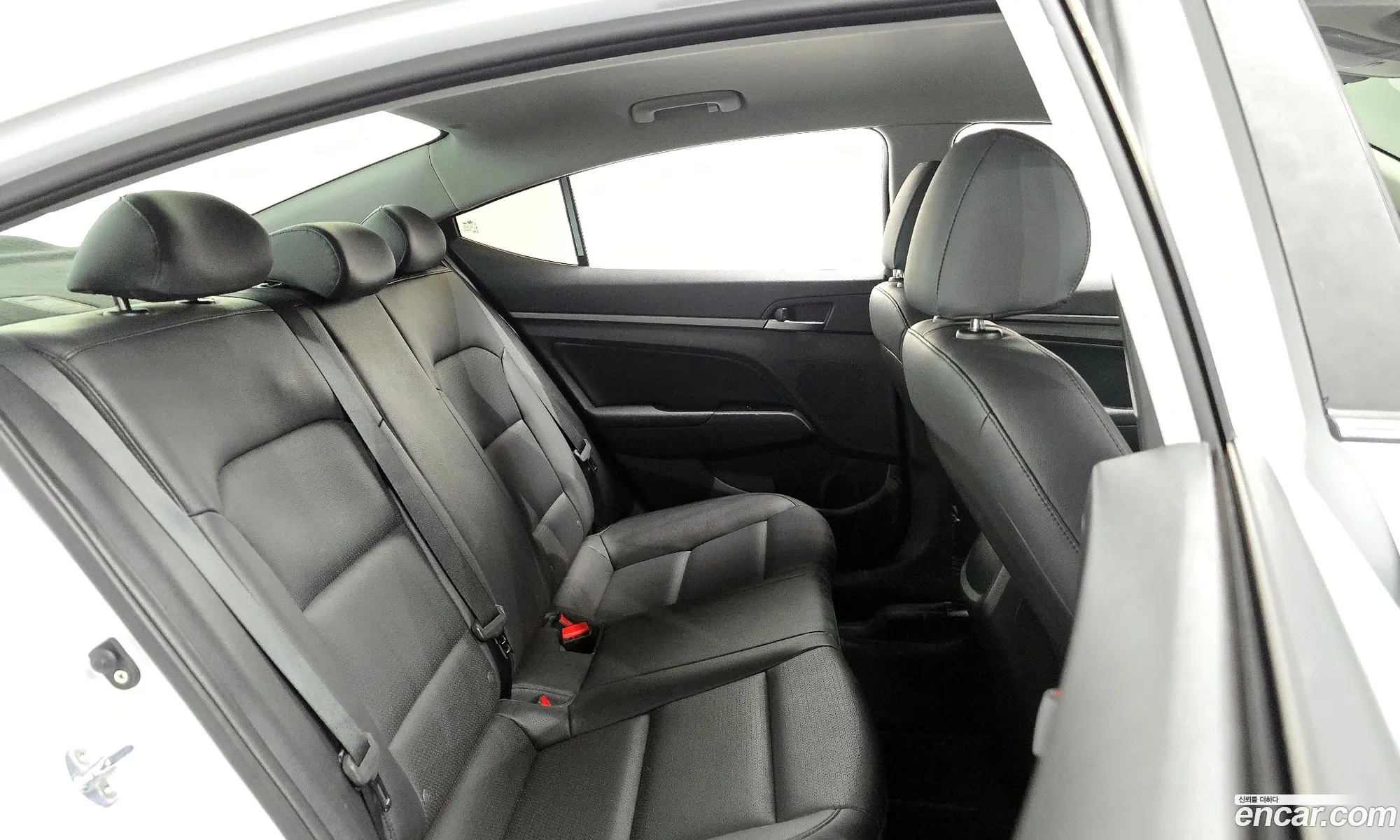 Hyundai Elantra AD 2018 — 26