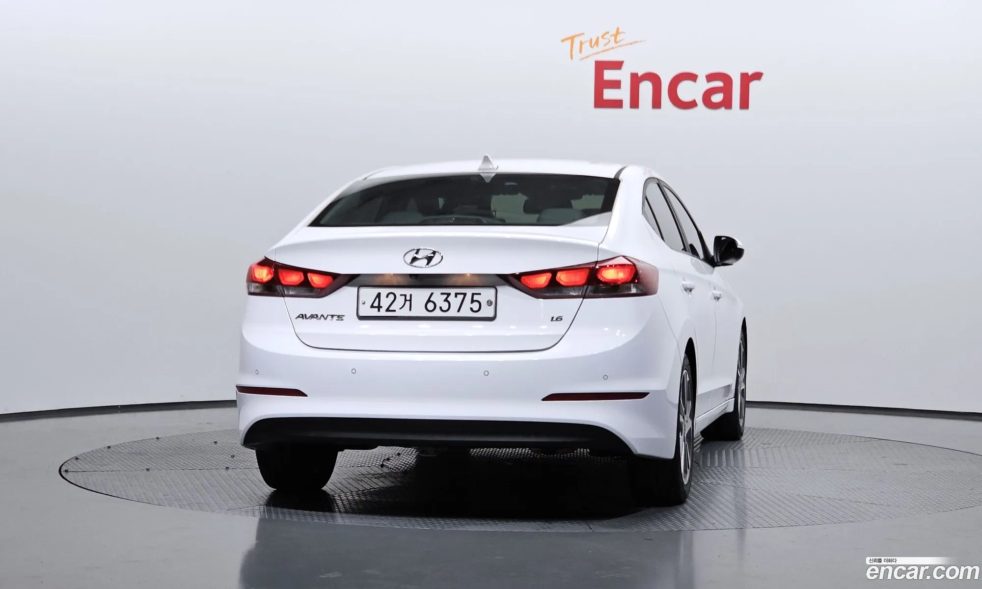 Hyundai Elantra AD 2018 — 10