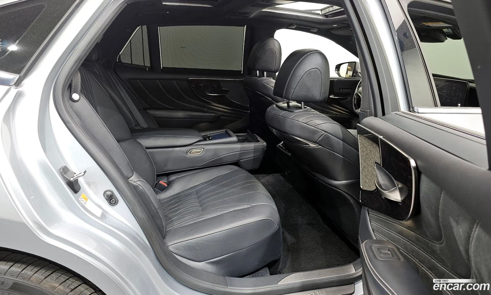 Lexus LS500 2022 JTHG5LGF3N5010414 — 10