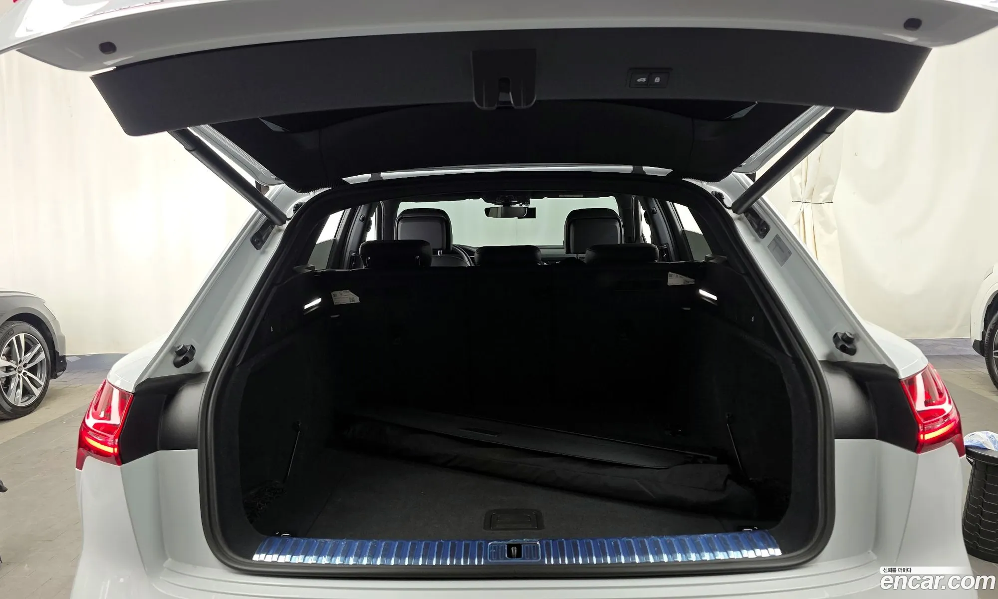 Audi e-tron 2020 WAUZZZGE9LB029344 — 3