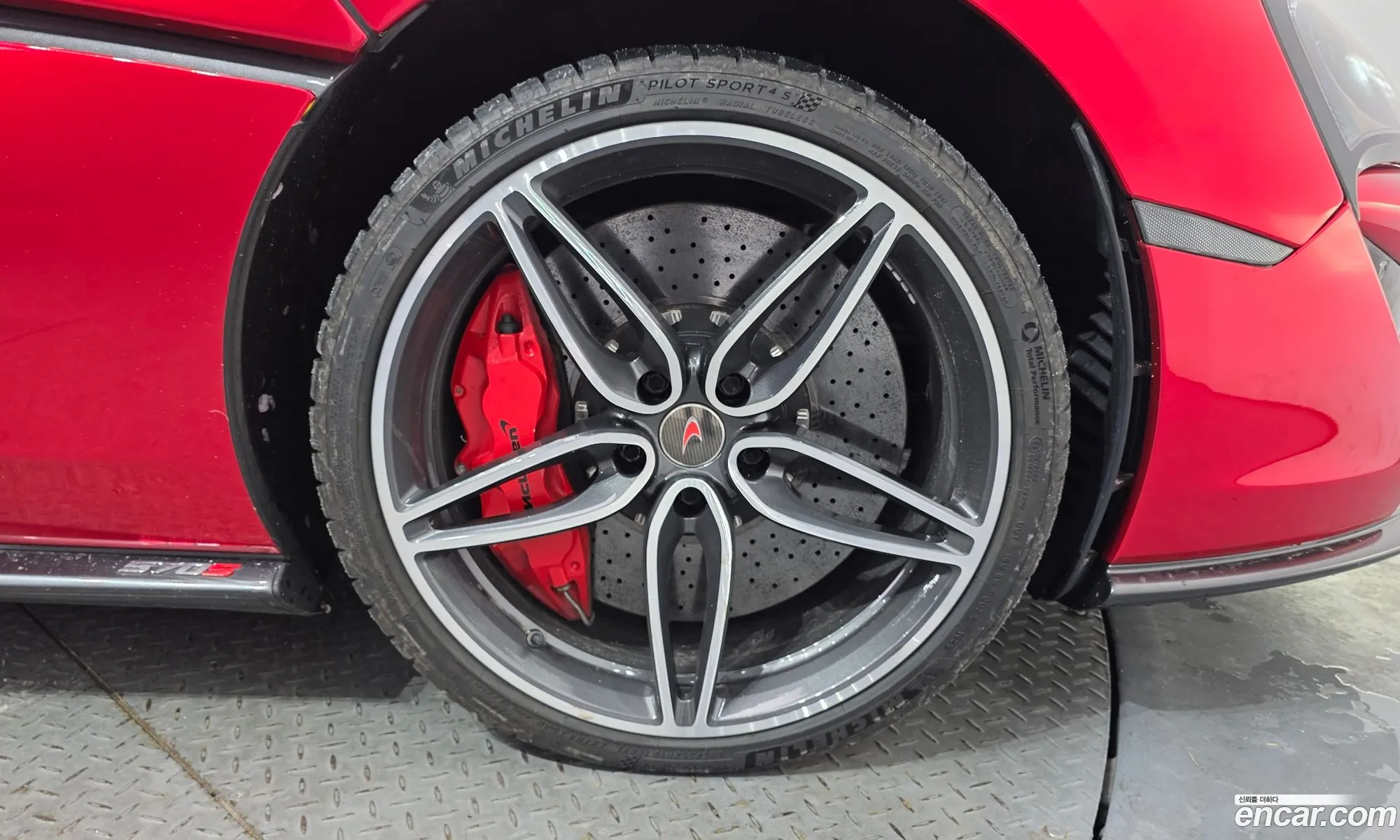 McLaren 570S 2018 SBM13FAB4JW005237 — 10