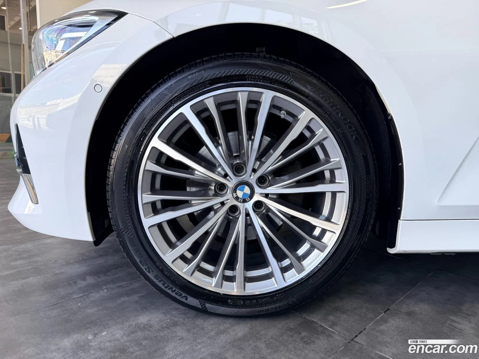 BMW 3 Series 2022 — 3