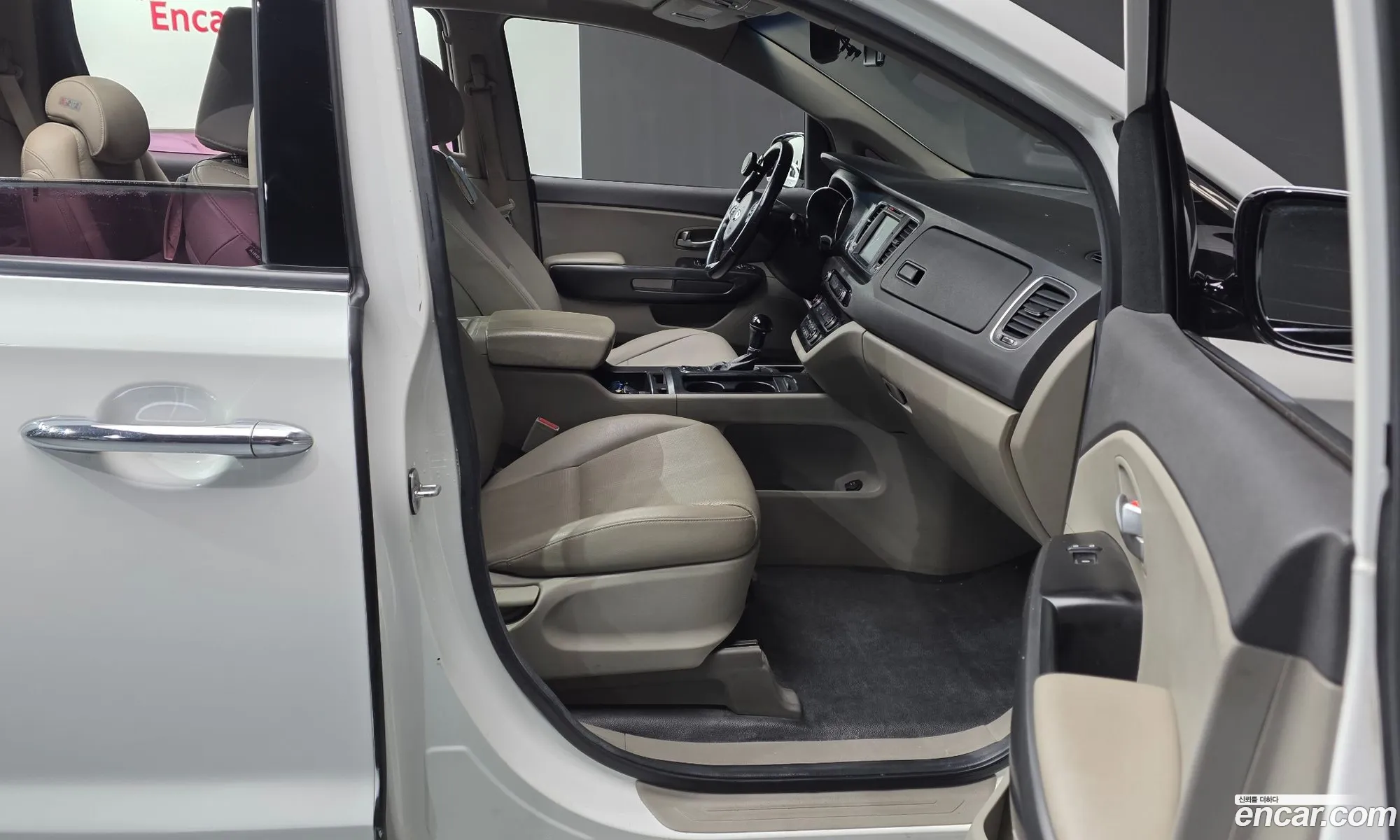 Kia Carnival 2015 — 17