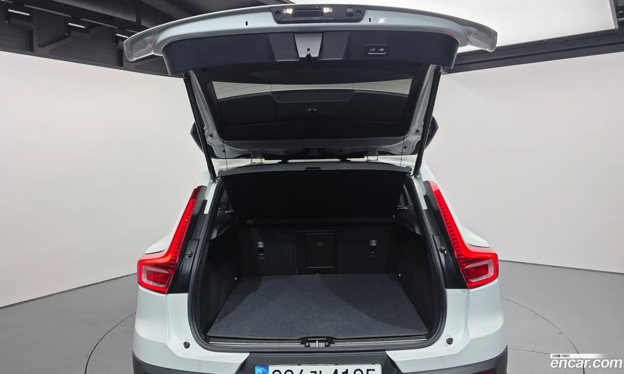 Volvo XC40 2023 — 19