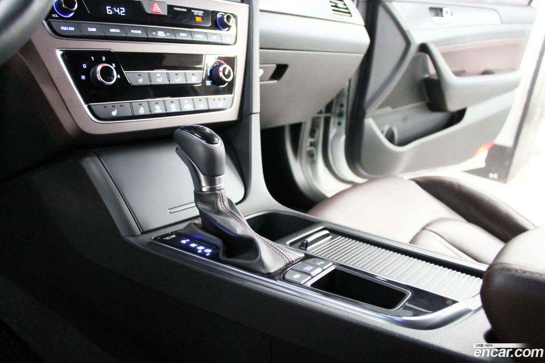 Hyundai LF Sonata 2016 — 15
