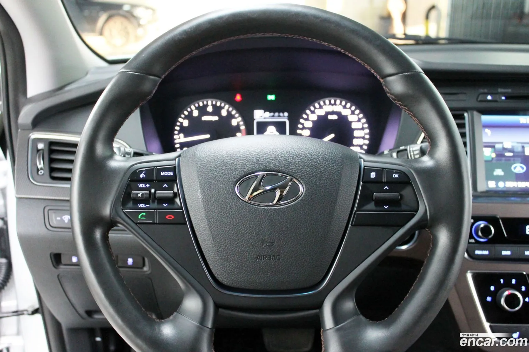 Hyundai LF Sonata 2016 — 17
